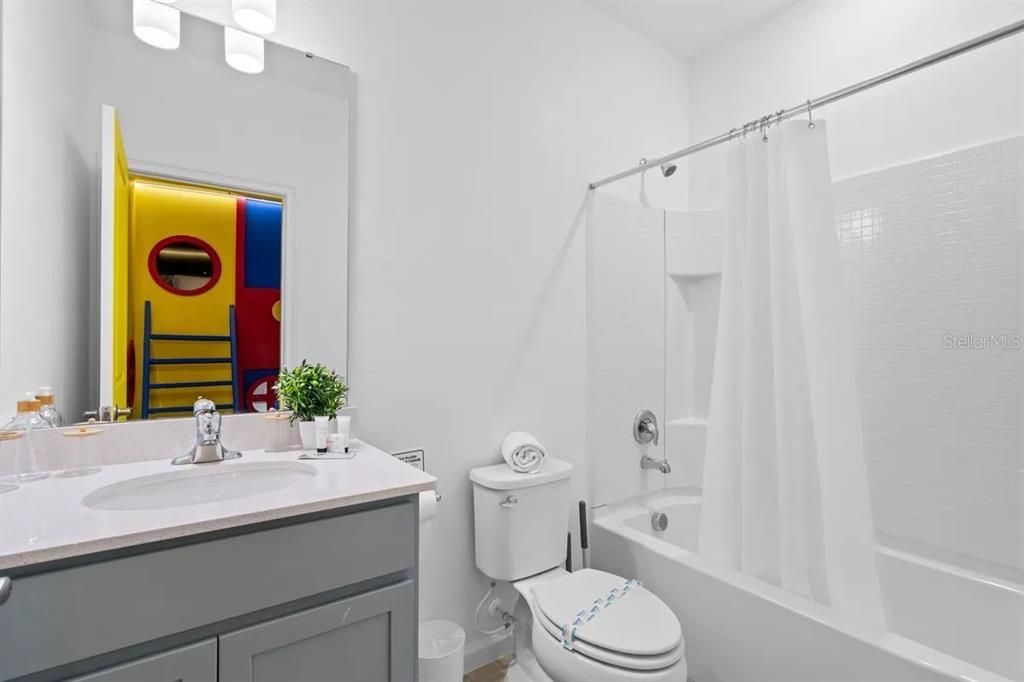 For Sale: $1,029,000 (5 beds, 5 baths, 1918 Square Feet)