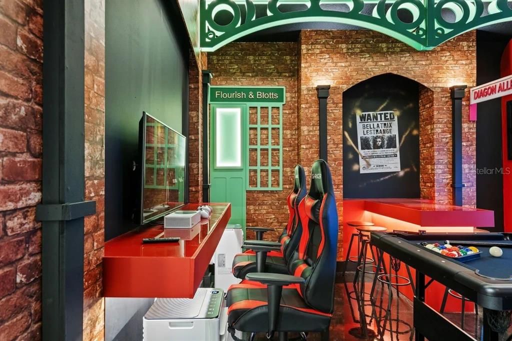 For Sale: $1,029,000 (5 beds, 5 baths, 1918 Square Feet)