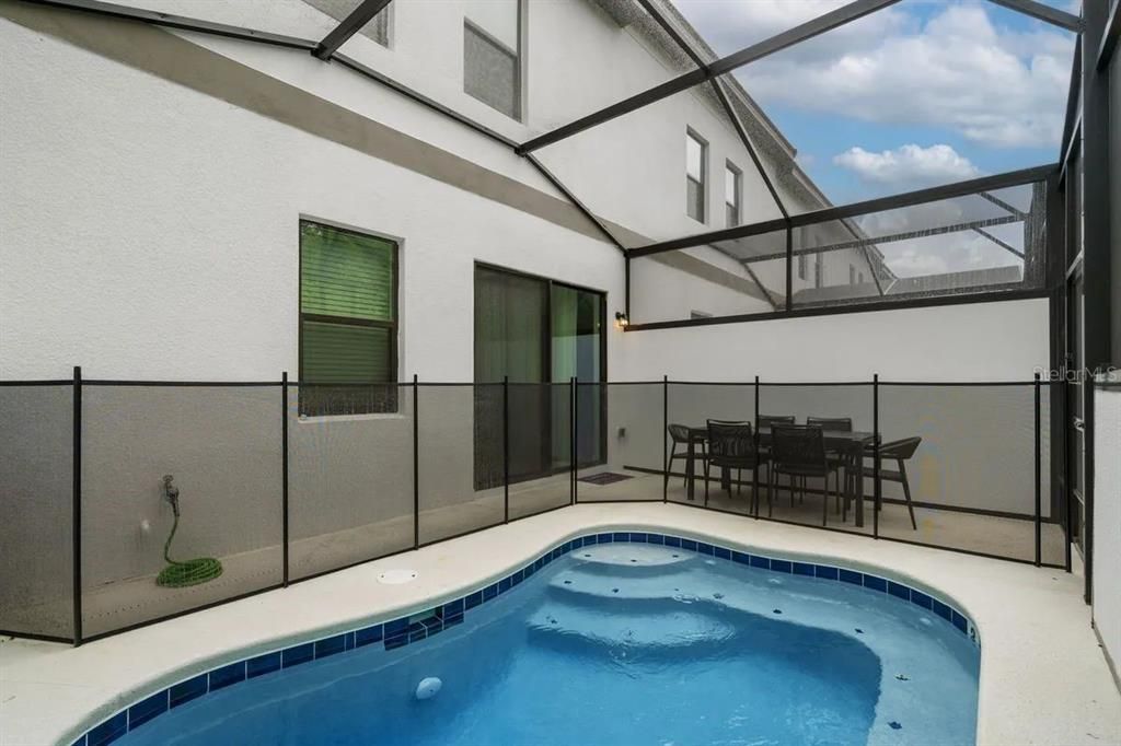 For Sale: $1,029,000 (5 beds, 5 baths, 1918 Square Feet)