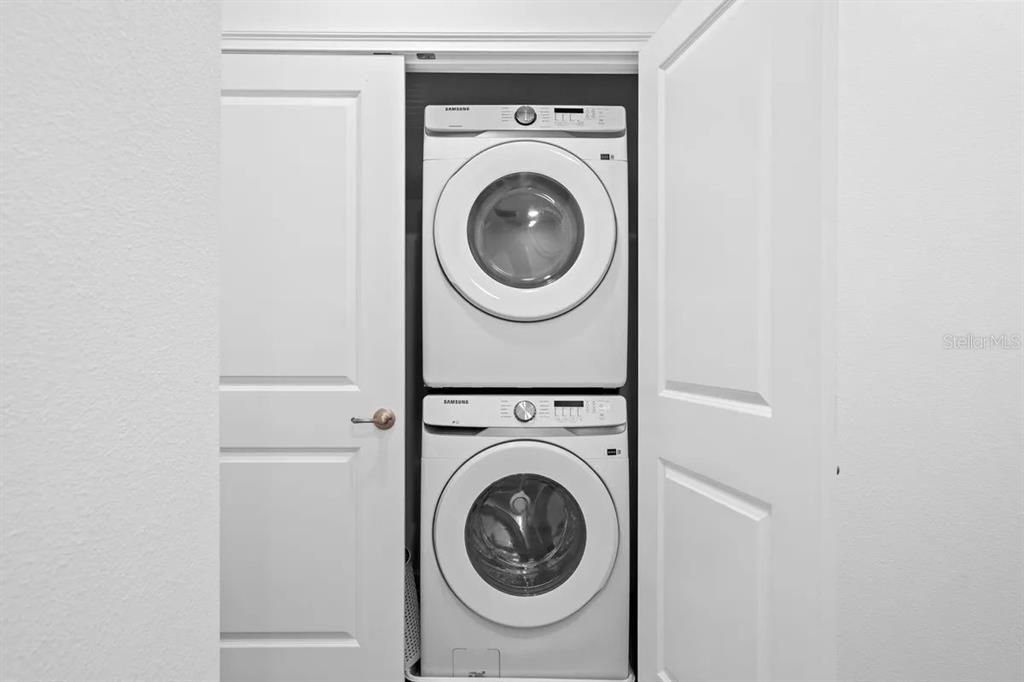 For Sale: $1,029,000 (5 beds, 5 baths, 1918 Square Feet)