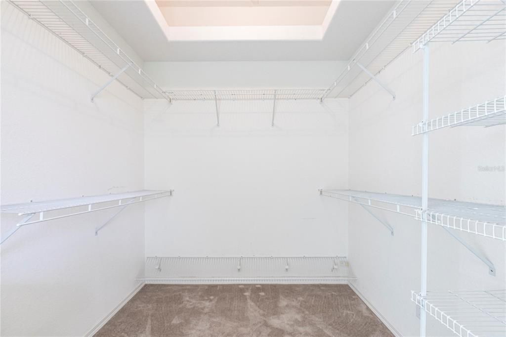 Activo con contrato: $480,000 (4 camas, 2 baños, 2339 Pies cuadrados)