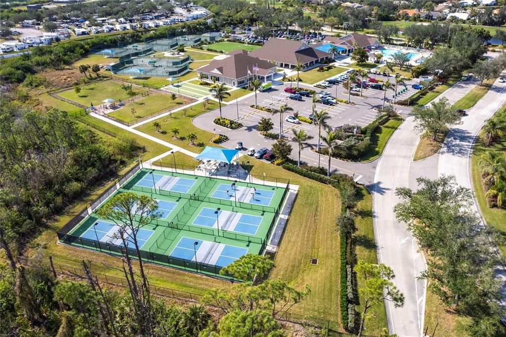 Activo con contrato: $480,000 (4 camas, 2 baños, 2339 Pies cuadrados)