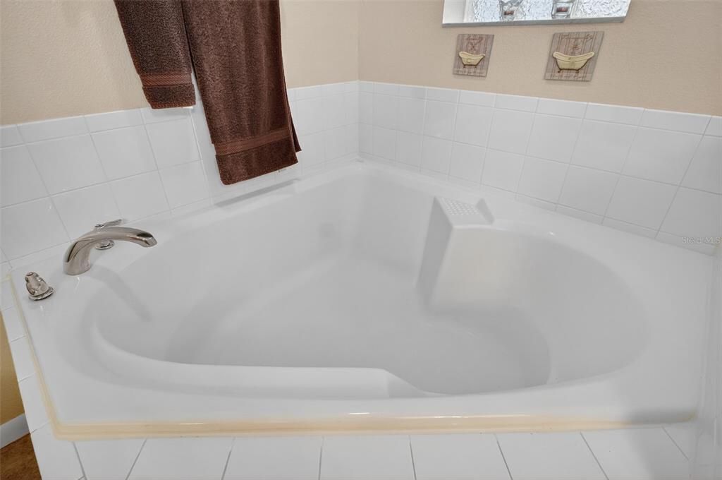 For Sale: $1,192,000 (4 beds, 3 baths, 3259 Square Feet)