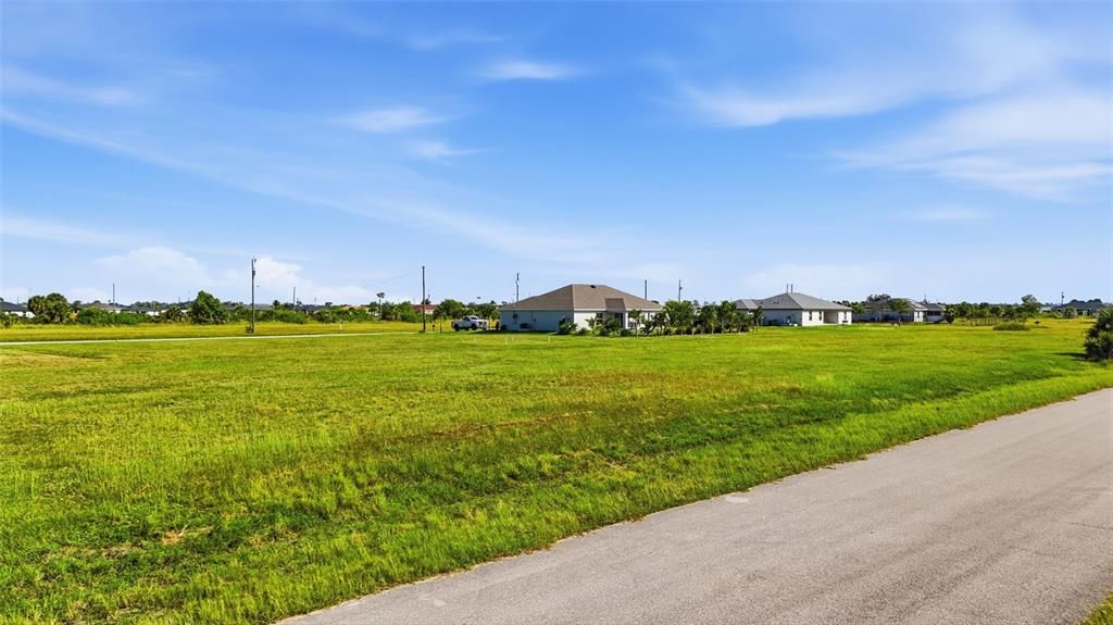 На продажу: $36,500 (0.24 acres)