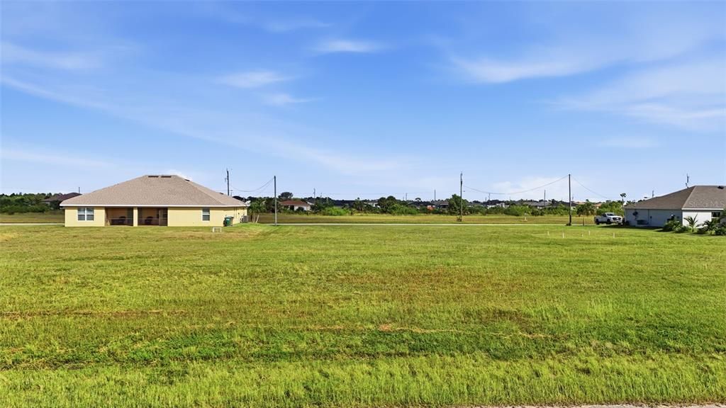 На продажу: $36,500 (0.24 acres)