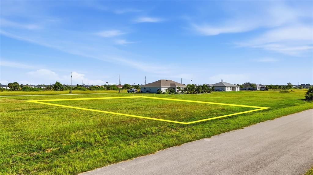 На продажу: $36,500 (0.24 acres)