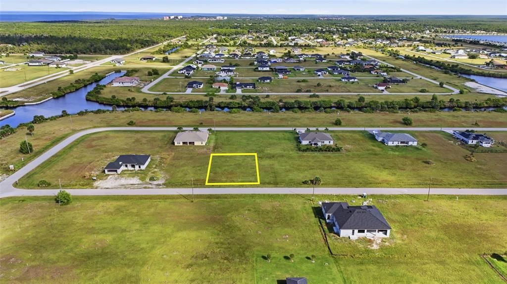 На продажу: $36,500 (0.24 acres)