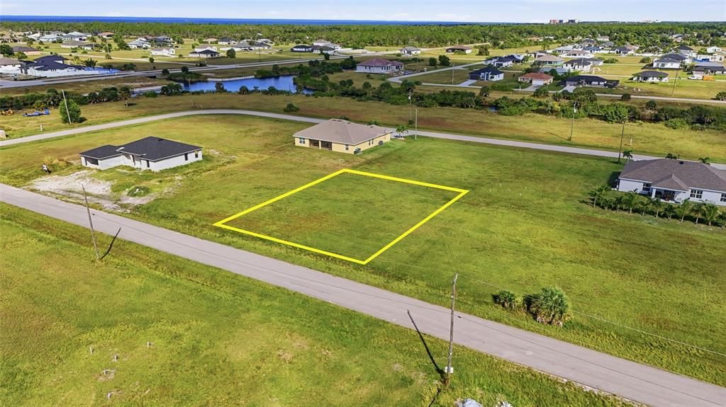 На продажу: $36,500 (0.24 acres)