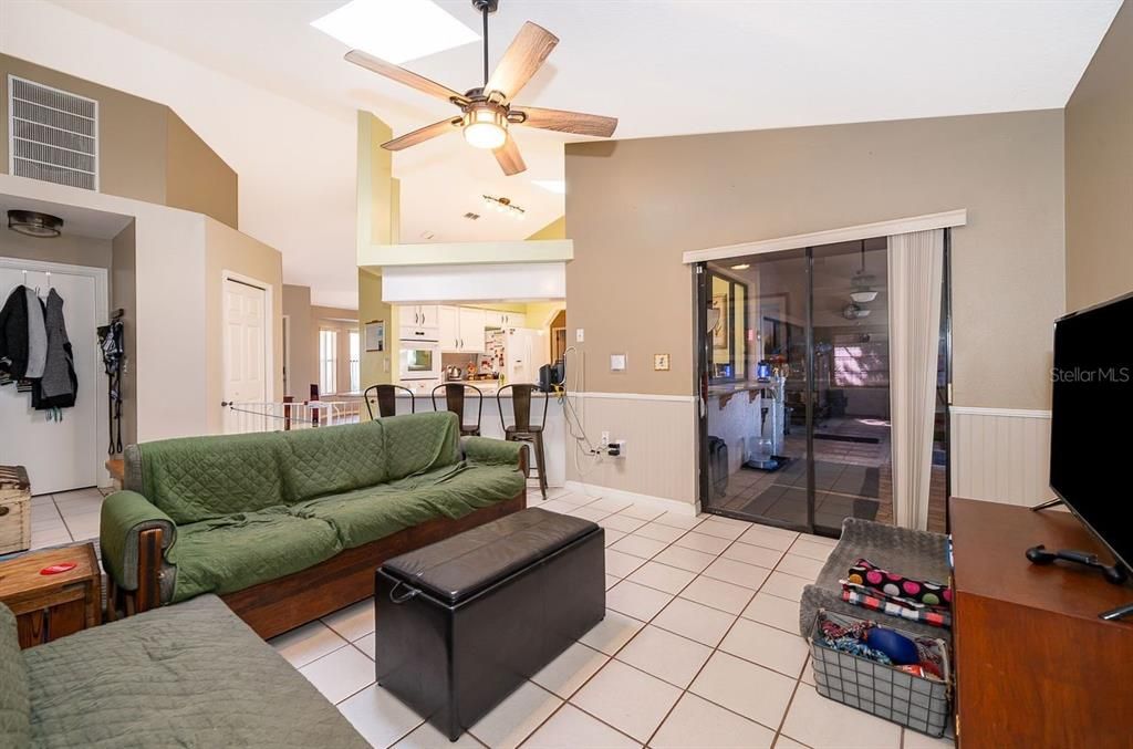 待售: $399,000 (4 贝兹, 3 浴室, 1921 平方英尺)