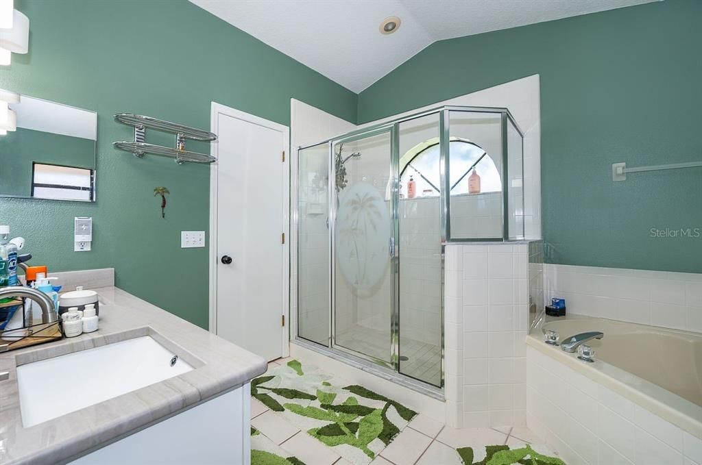 待售: $399,000 (4 贝兹, 3 浴室, 1921 平方英尺)