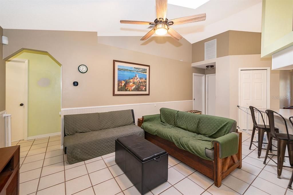 待售: $399,000 (4 贝兹, 3 浴室, 1921 平方英尺)