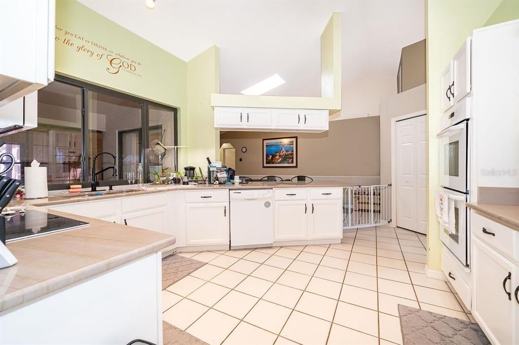 待售: $399,000 (4 贝兹, 3 浴室, 1921 平方英尺)