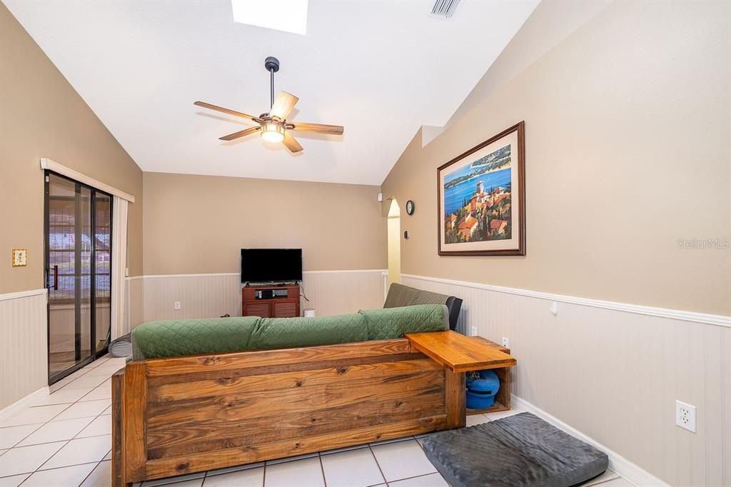 待售: $399,000 (4 贝兹, 3 浴室, 1921 平方英尺)