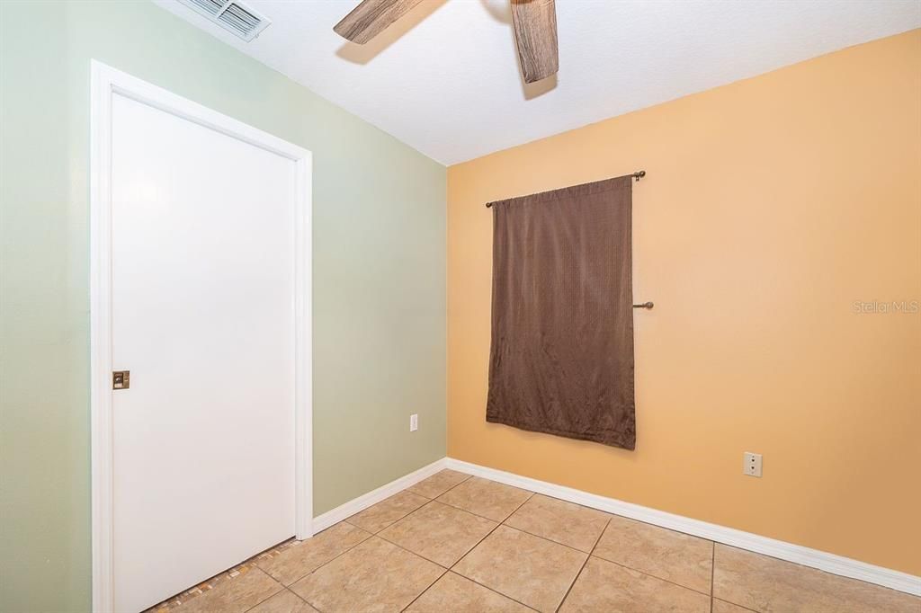 待售: $399,000 (4 贝兹, 3 浴室, 1921 平方英尺)