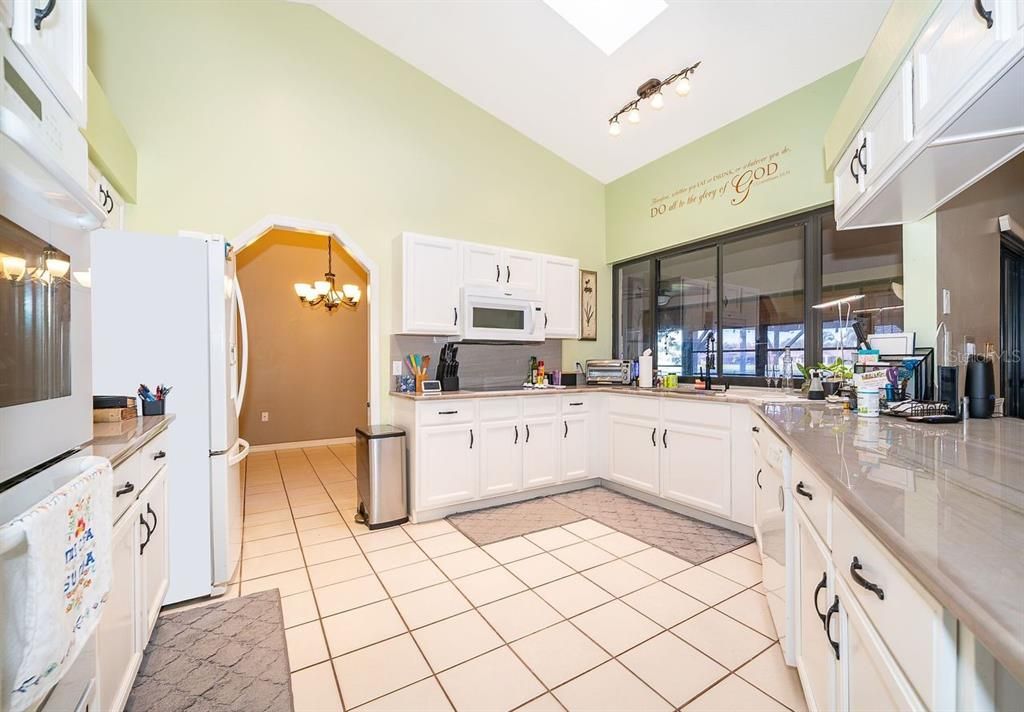 待售: $399,000 (4 贝兹, 3 浴室, 1921 平方英尺)