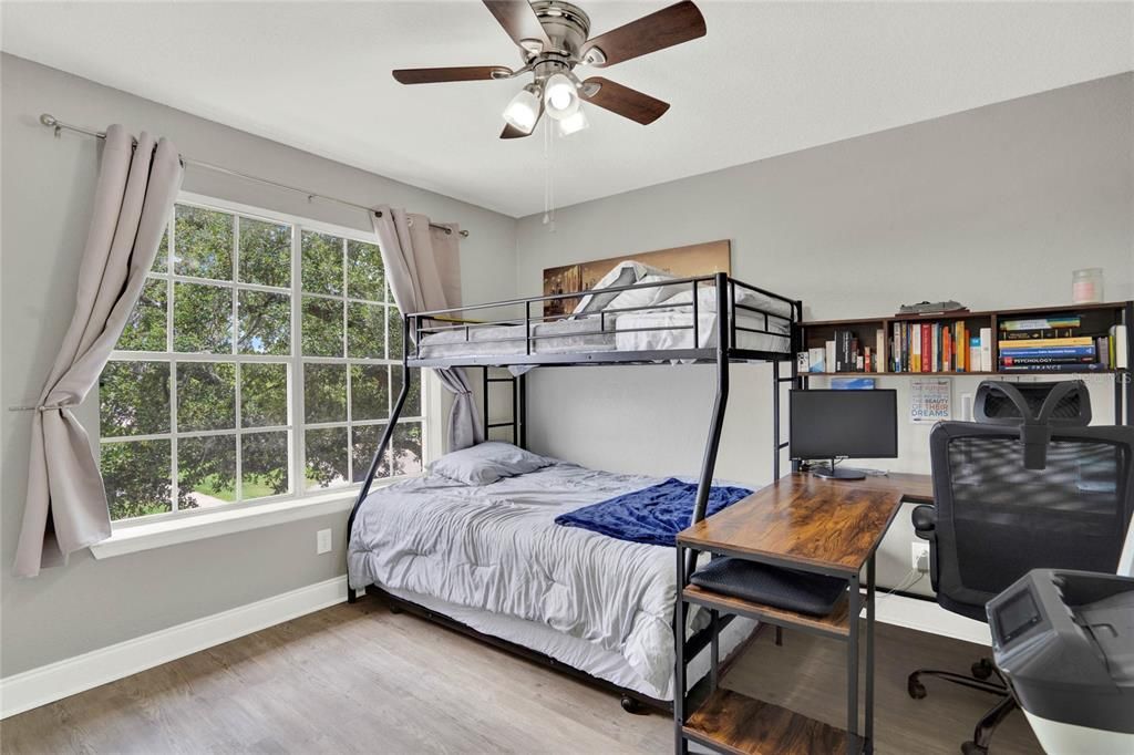 合同活跃: $149,999 (3 贝兹, 2 浴室, 1150 平方英尺)