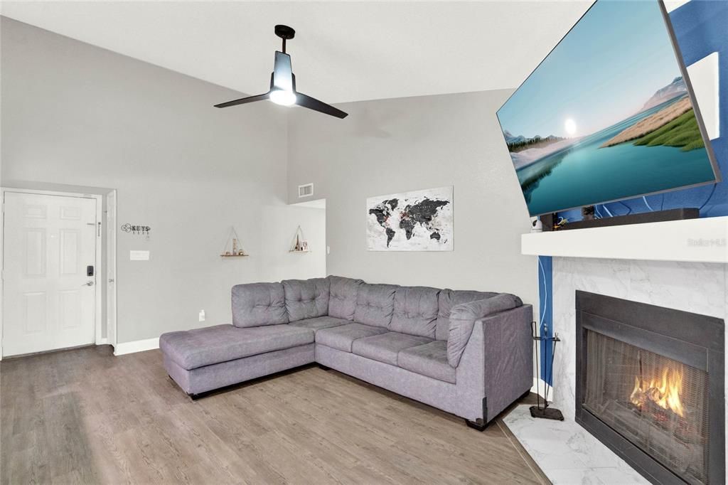 合同活跃: $149,999 (3 贝兹, 2 浴室, 1150 平方英尺)