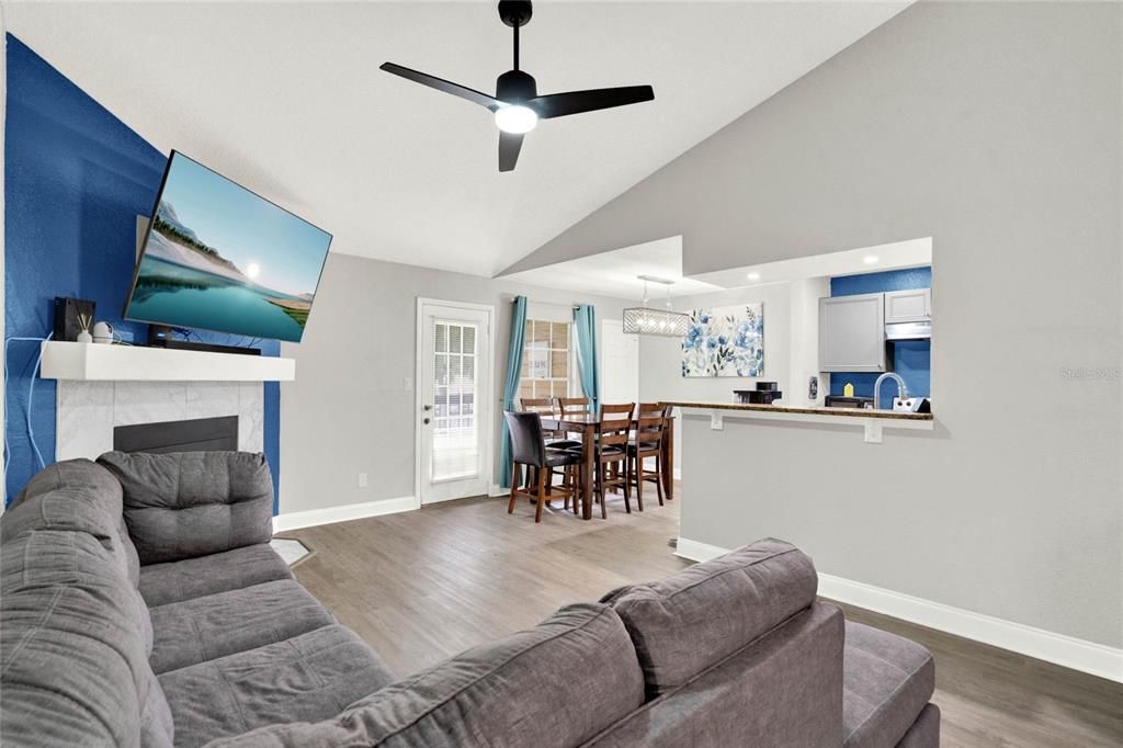 合同活跃: $149,999 (3 贝兹, 2 浴室, 1150 平方英尺)