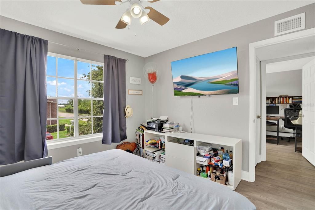 合同活跃: $149,999 (3 贝兹, 2 浴室, 1150 平方英尺)