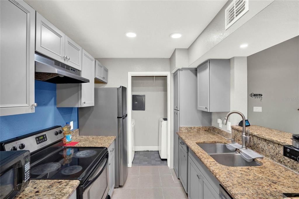 合同活跃: $149,999 (3 贝兹, 2 浴室, 1150 平方英尺)