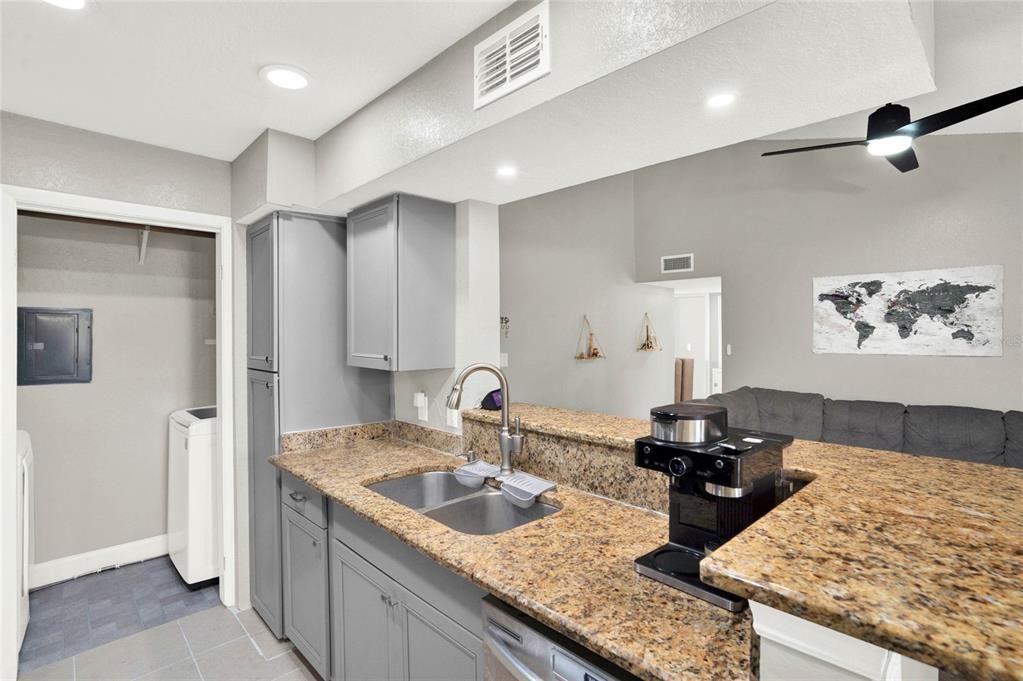 合同活跃: $149,999 (3 贝兹, 2 浴室, 1150 平方英尺)