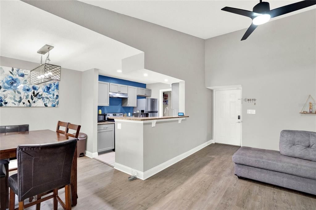 合同活跃: $149,999 (3 贝兹, 2 浴室, 1150 平方英尺)