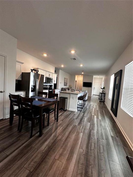 Под контрактом: $1,895 (3 спален, 2 ванн, 1365 Квадратных фут)