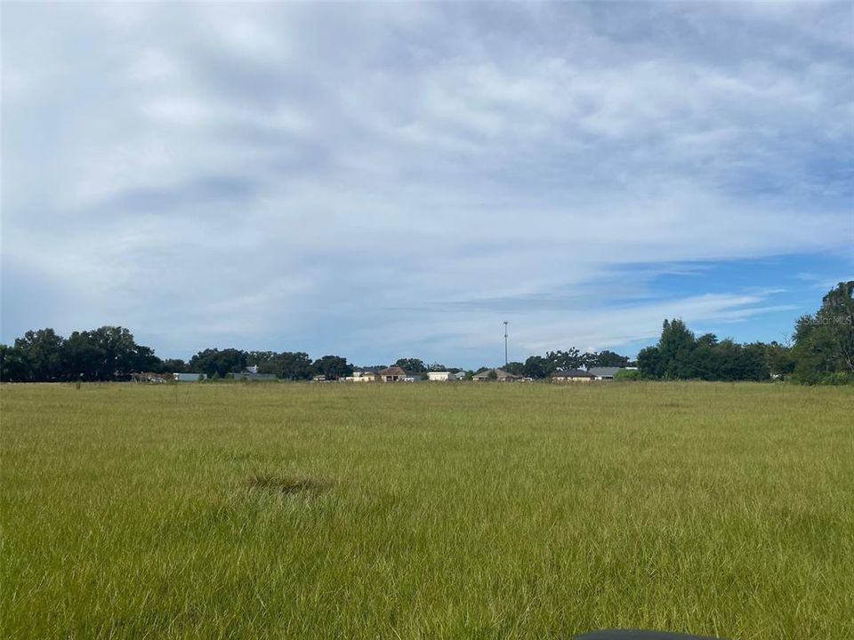 合同活跃: $510,000 (9.39 acres)