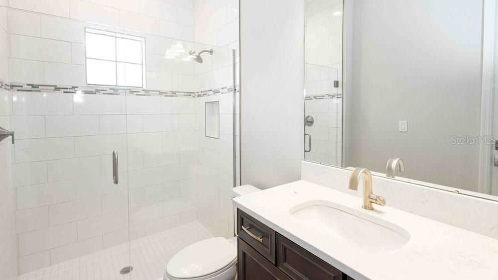 En Venta: $999,900 (5 camas, 4 baños, 4602 Pies cuadrados)