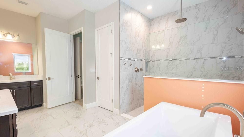 En Venta: $999,900 (5 camas, 4 baños, 4602 Pies cuadrados)