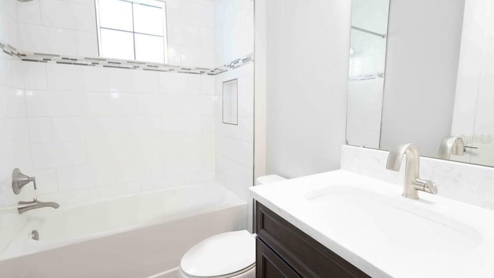 En Venta: $999,900 (5 camas, 4 baños, 4602 Pies cuadrados)