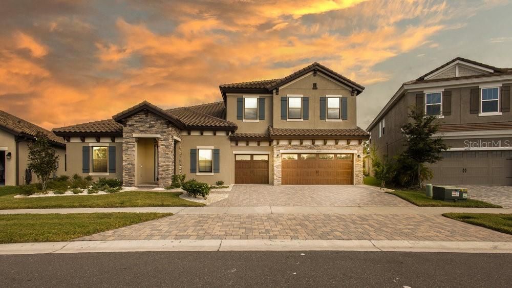 En Venta: $999,900 (5 camas, 4 baños, 4602 Pies cuadrados)