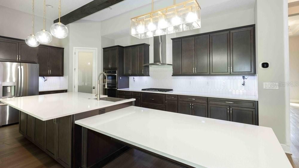 En Venta: $999,900 (5 camas, 4 baños, 4602 Pies cuadrados)