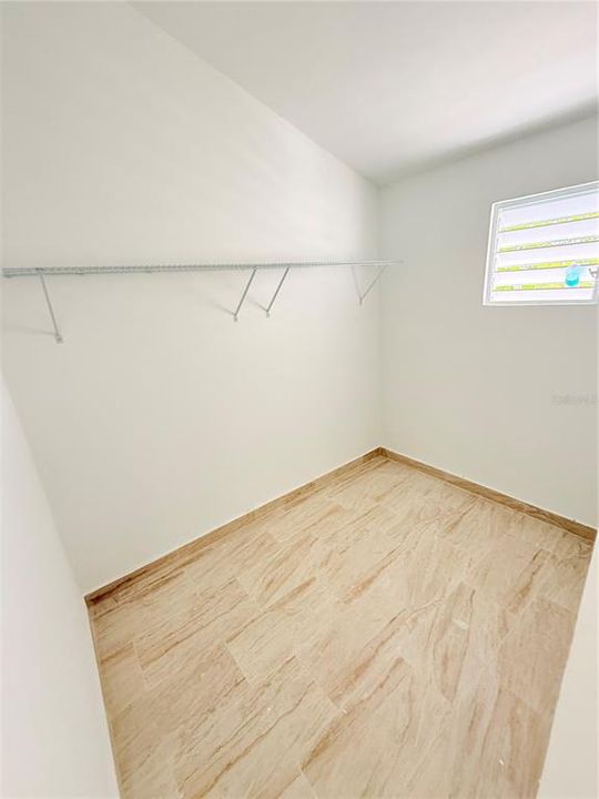 На продажу: $339,000 (4 спален, 2 ванн, 1409 Квадратных фут)