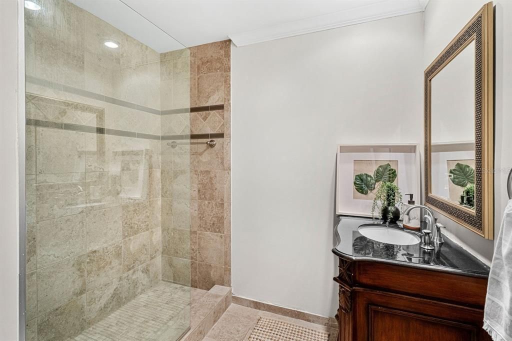 Под контрактом: $1,395,000 (4 спален, 3 ванн, 2727 Квадратных фут)