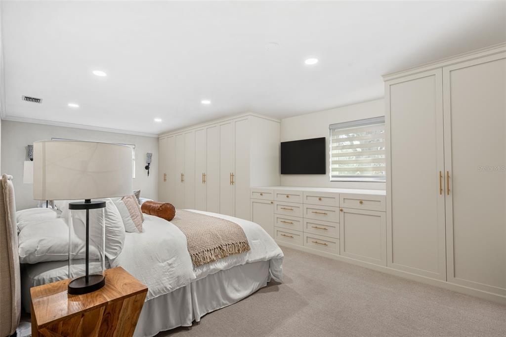 Под контрактом: $1,395,000 (4 спален, 3 ванн, 2727 Квадратных фут)