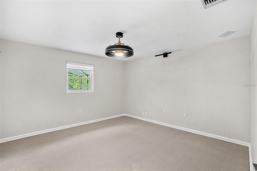 Под контрактом: $1,395,000 (4 спален, 3 ванн, 2727 Квадратных фут)