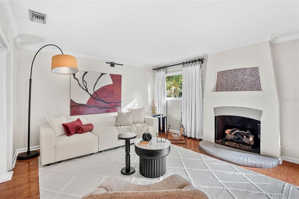 Под контрактом: $1,395,000 (4 спален, 3 ванн, 2727 Квадратных фут)