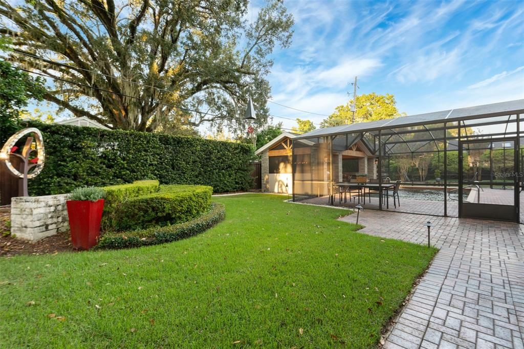 Под контрактом: $1,395,000 (4 спален, 3 ванн, 2727 Квадратных фут)