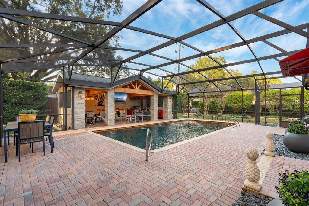 Под контрактом: $1,395,000 (4 спален, 3 ванн, 2727 Квадратных фут)