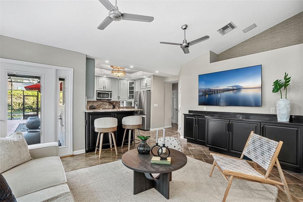 Под контрактом: $1,395,000 (4 спален, 3 ванн, 2727 Квадратных фут)