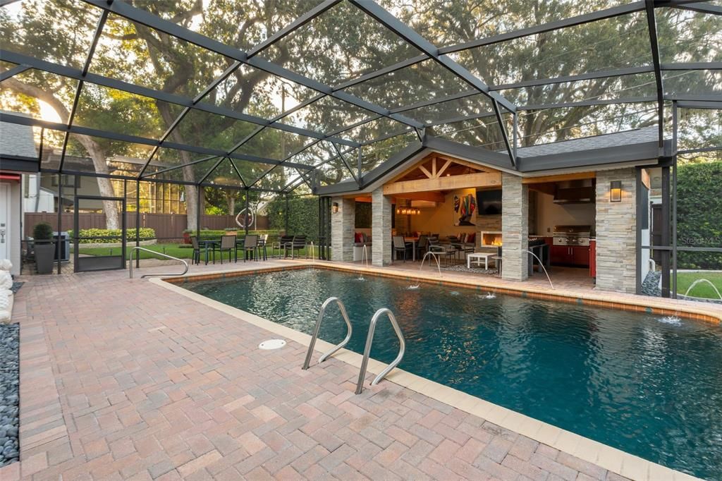 Под контрактом: $1,395,000 (4 спален, 3 ванн, 2727 Квадратных фут)