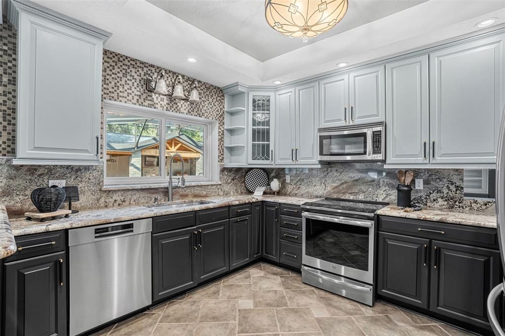 Под контрактом: $1,395,000 (4 спален, 3 ванн, 2727 Квадратных фут)