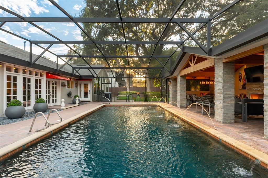 Под контрактом: $1,395,000 (4 спален, 3 ванн, 2727 Квадратных фут)