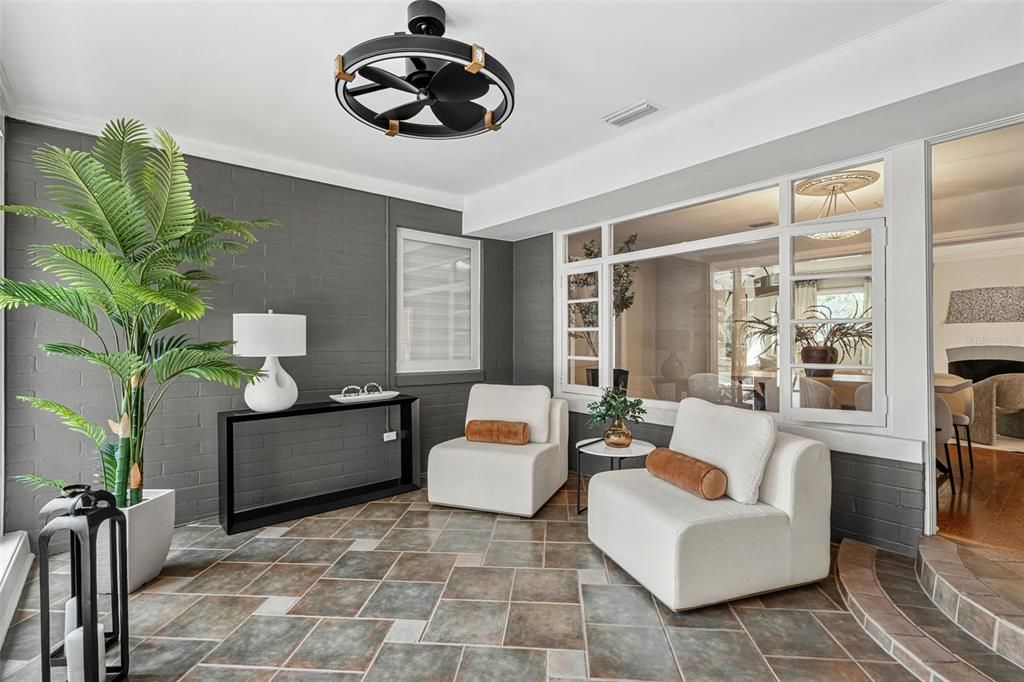 Под контрактом: $1,395,000 (4 спален, 3 ванн, 2727 Квадратных фут)