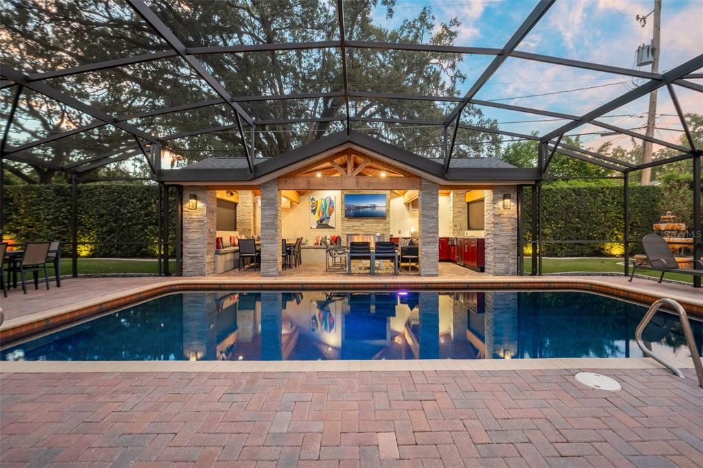 Под контрактом: $1,395,000 (4 спален, 3 ванн, 2727 Квадратных фут)