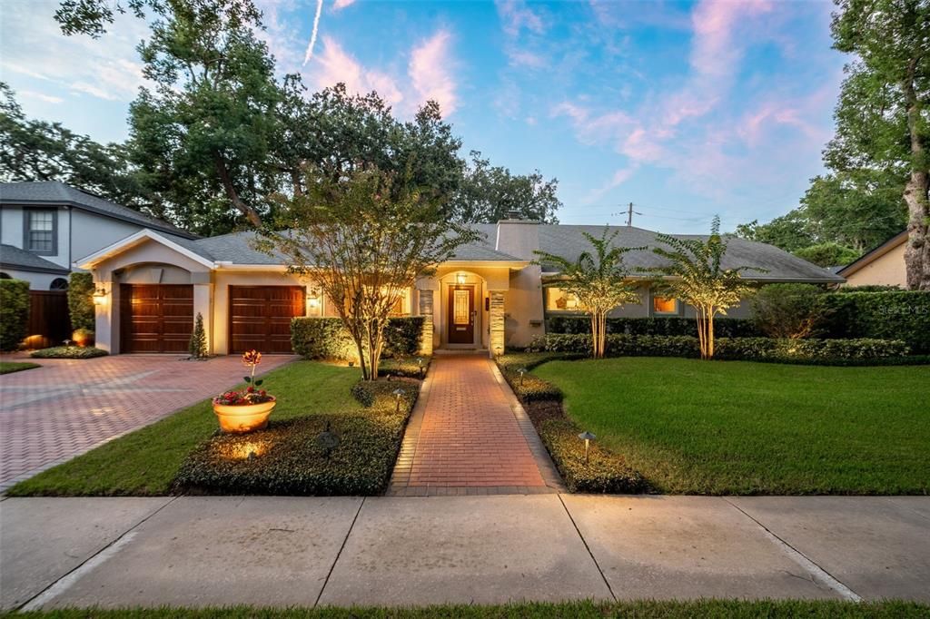 Под контрактом: $1,395,000 (4 спален, 3 ванн, 2727 Квадратных фут)