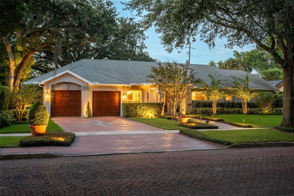 Под контрактом: $1,395,000 (4 спален, 3 ванн, 2727 Квадратных фут)