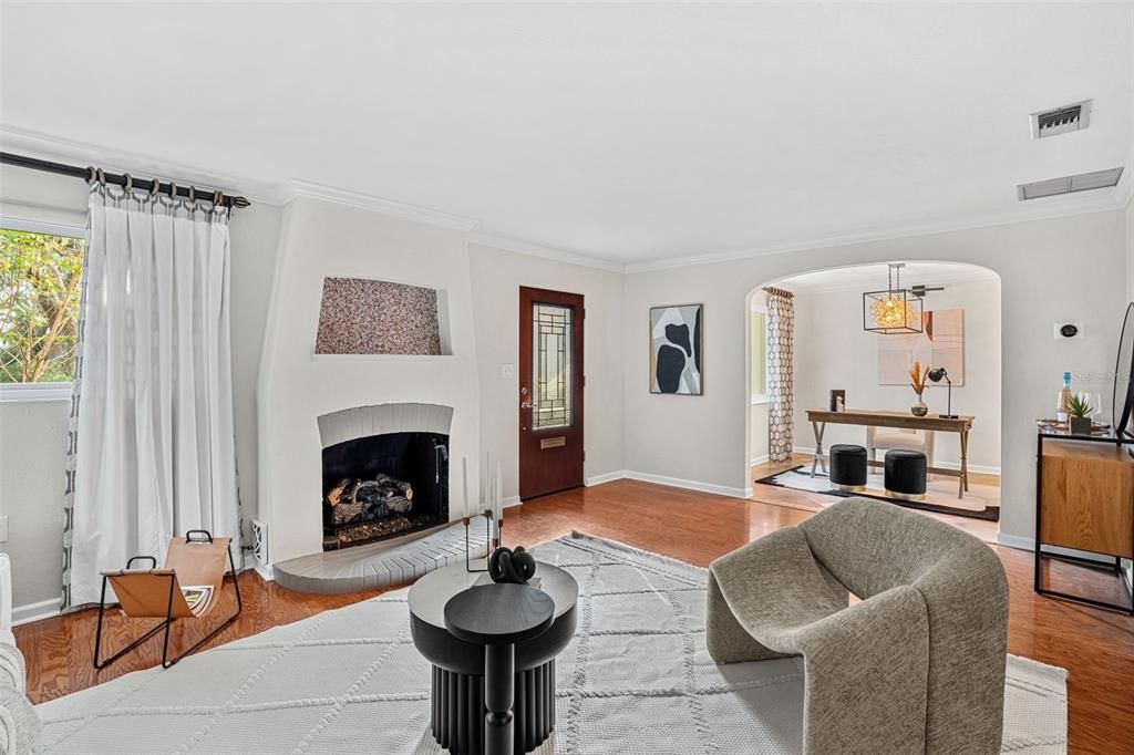 Под контрактом: $1,395,000 (4 спален, 3 ванн, 2727 Квадратных фут)