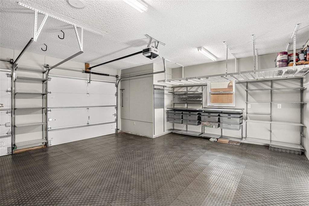 Под контрактом: $1,395,000 (4 спален, 3 ванн, 2727 Квадратных фут)